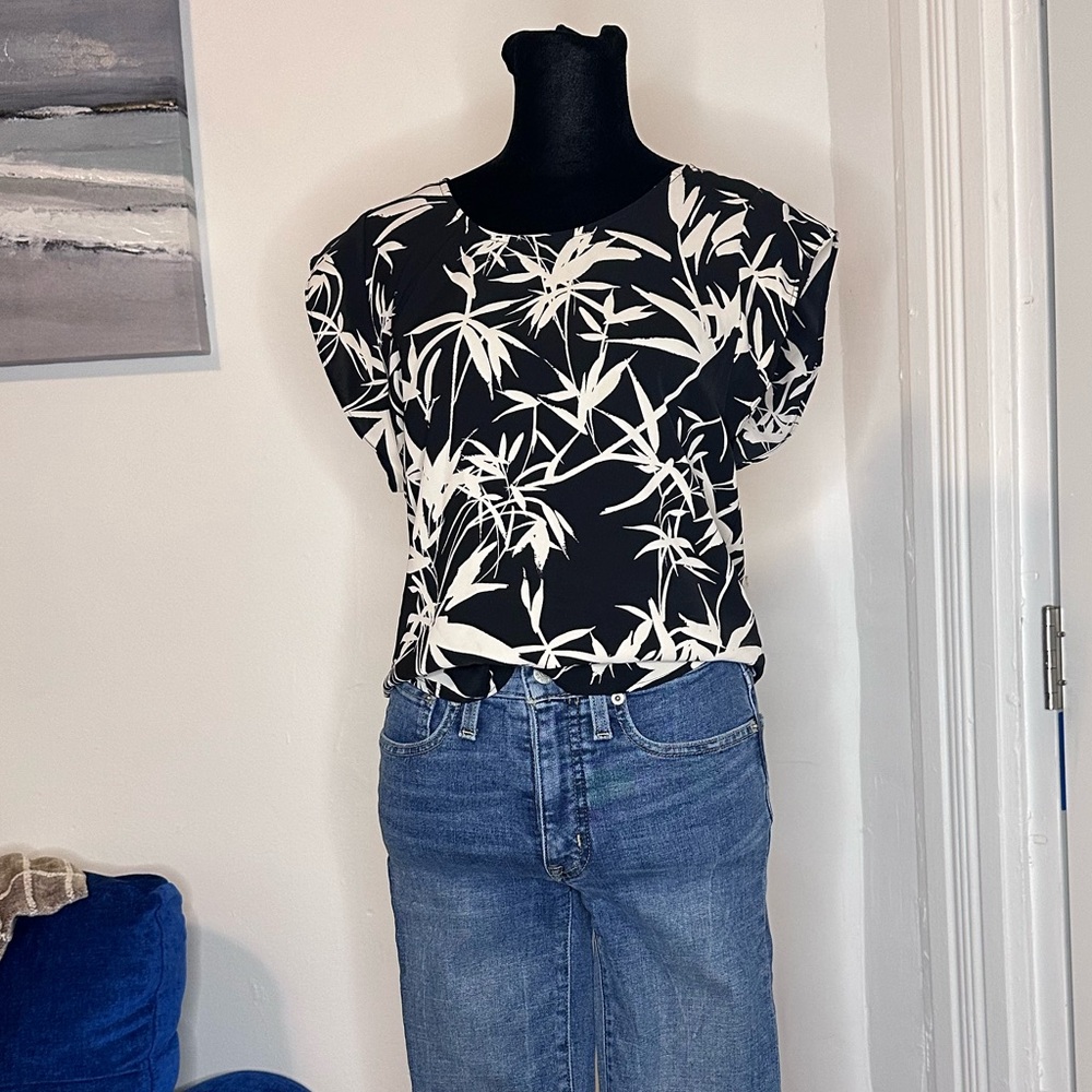 Express brand blouse w bamboo pattern black & wht size XS